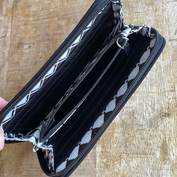 Vera Bradley women’s penguin wallet - Picture 2 of 9